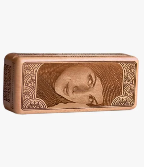 صندوق ملكي ليوم المرأة الإماراتية مع مجموعة هدايا الشوكولاتة من ليزر جاليري