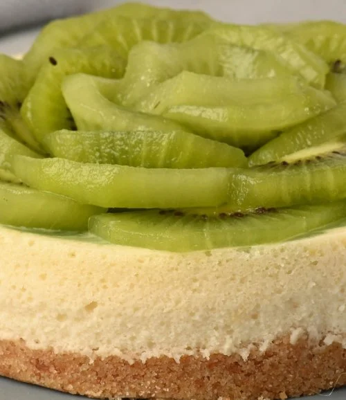 National Day Lunch Box Cheesecake with Kiwi  by Flour Boutique