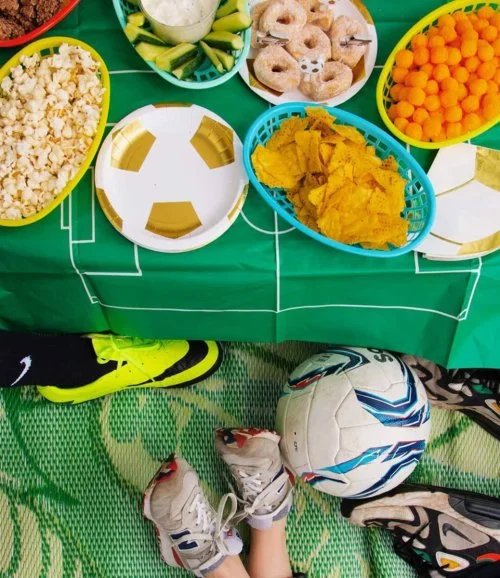 مجموعة أطباق حفلات كرة القدم من بارتي تشامبيونز 12 قطعة من من توكينج تيبلز