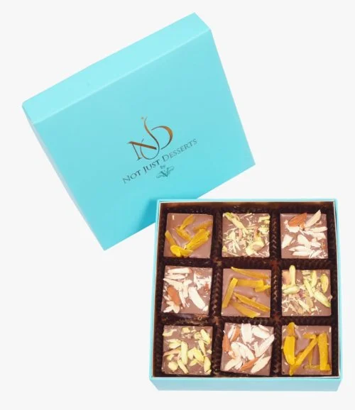 صندوق شوكولاتة بالفواكه والمكسرات (9 قطع) من NJD