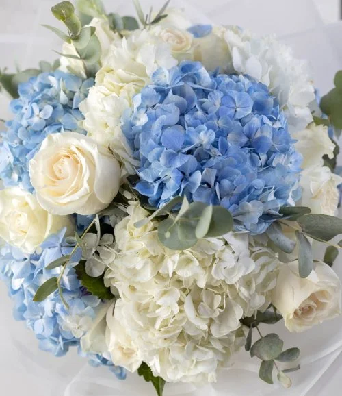 بوكيه زهور شيء من الازرق
