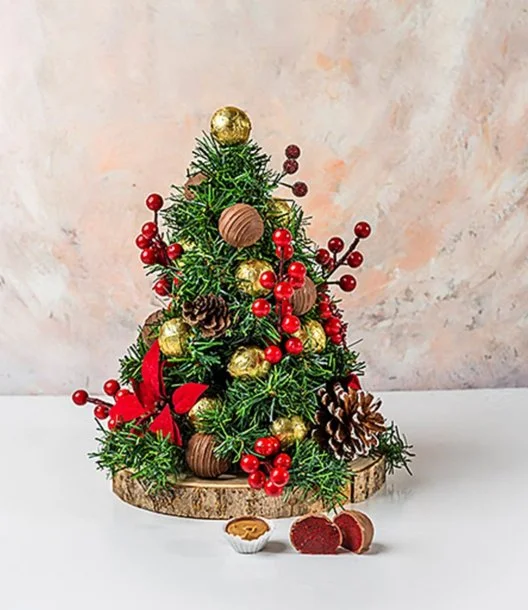 شجرة كريسماس مع زينة صالحة للأكل من أن جيه دي