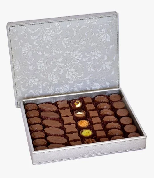 علبة شوكولاتة مشكلة من الجلد باللون الرمادي من فيكتوريان (600 جرام)