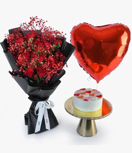 باقة الورود الحمراء الرومانسية مع كيكة الكثير من الحب من بيكري آند كو وبالون قلب هيليوم فويل