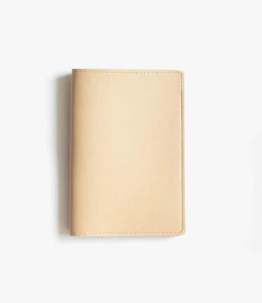 غطاء جواز سفر نباتي من الجلد - كتان أبيض من رويال بيدج كو