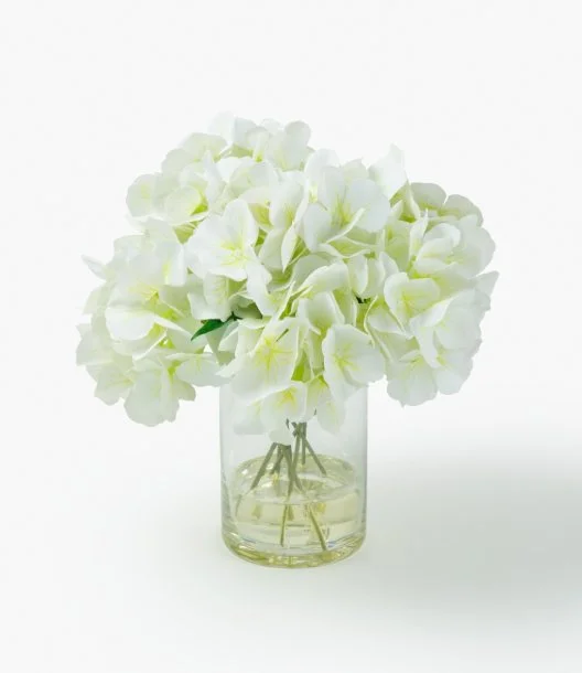 تشكيلة زهور الكوبية البيضاء في مزهرية زجاجية