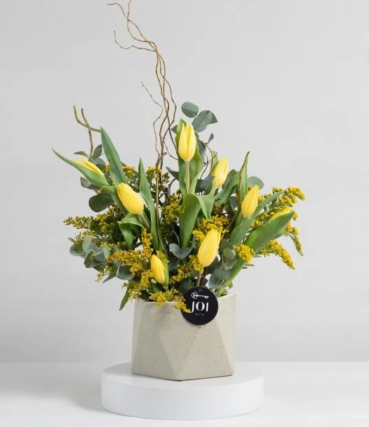 تنسيق زهور سوليداجو و التوليب الأصفر