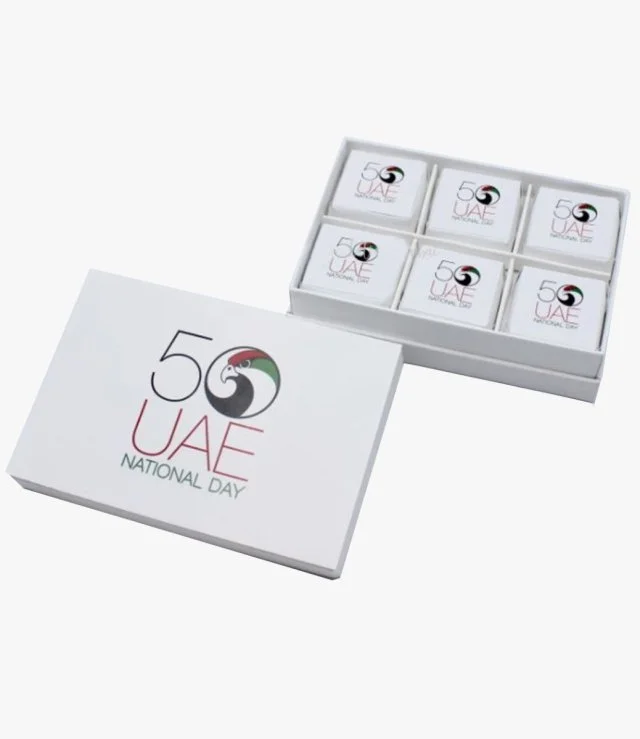 شعار الصقر لعام الإمارات الخمسين - صندوق هدايا اليوم الوطني 120 جرام - عبوة من 10 علب من لو شوكليتير