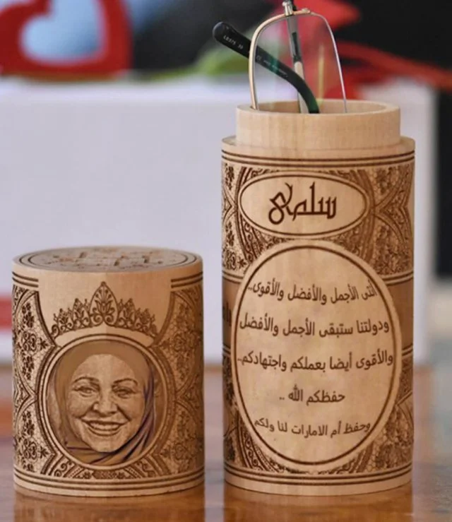 صندوق خشبي متعدد الأغراض ليوم المرأة الإماراتية من ليزر جاليري