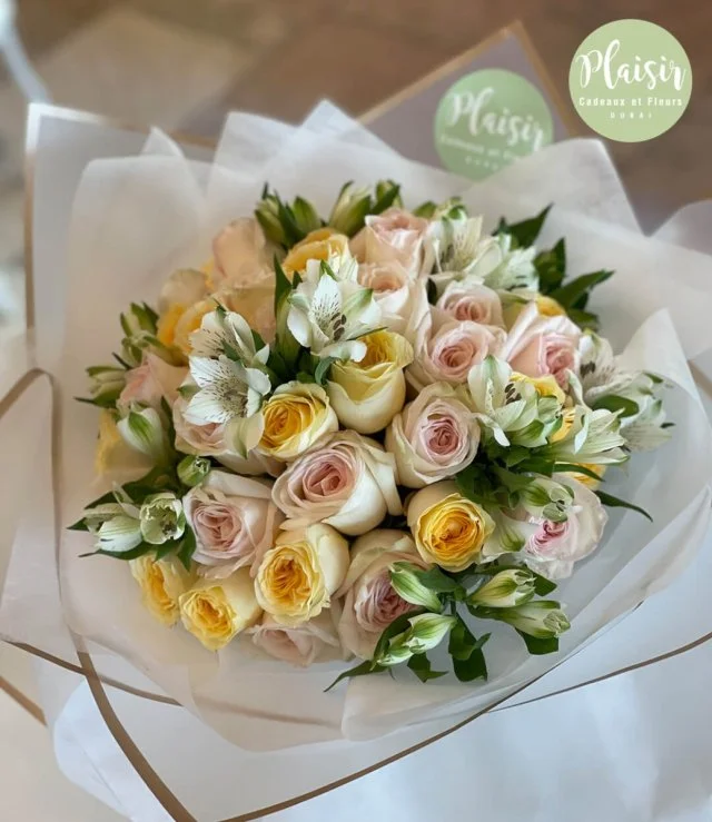 Hand-tied bouquet Style C By Plaisir