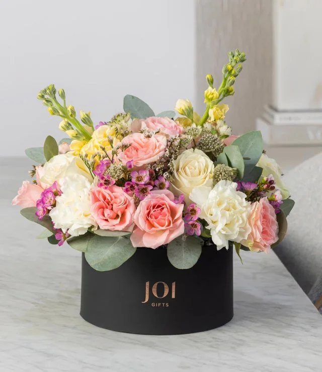 صندوق زهور وردي بلومز الفاخر من هدايا جوي