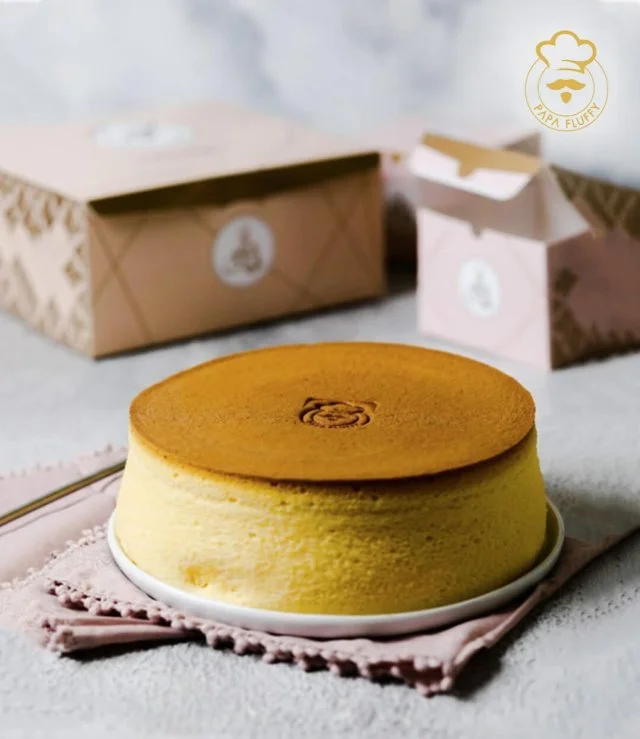Medium Japanese Classic Vanilla Cheesecake by Papa Fluffy
