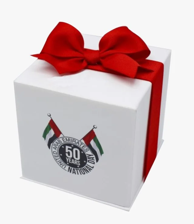 علم الإمارات مزدوج بربطة فراشية - صندوق هدايا اليوم الوطني 200 جرام - عبوة من 10 علب من لو شوكليتير