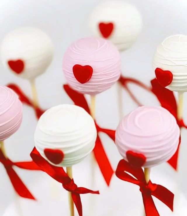 Valentine's Cake Pops by Sugaholic