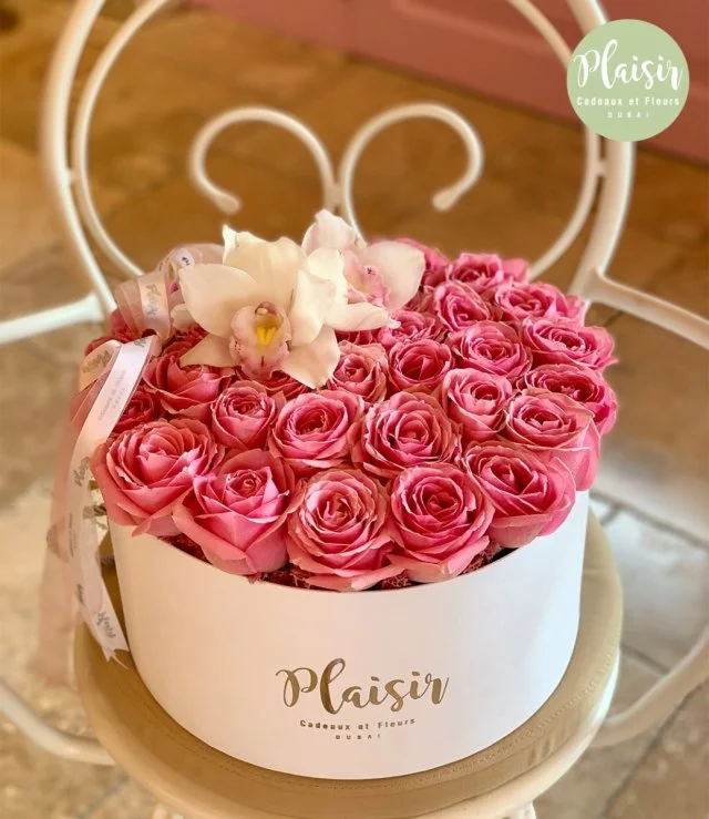 White Hat Box With Pink Roses & Orchids By Plaisir