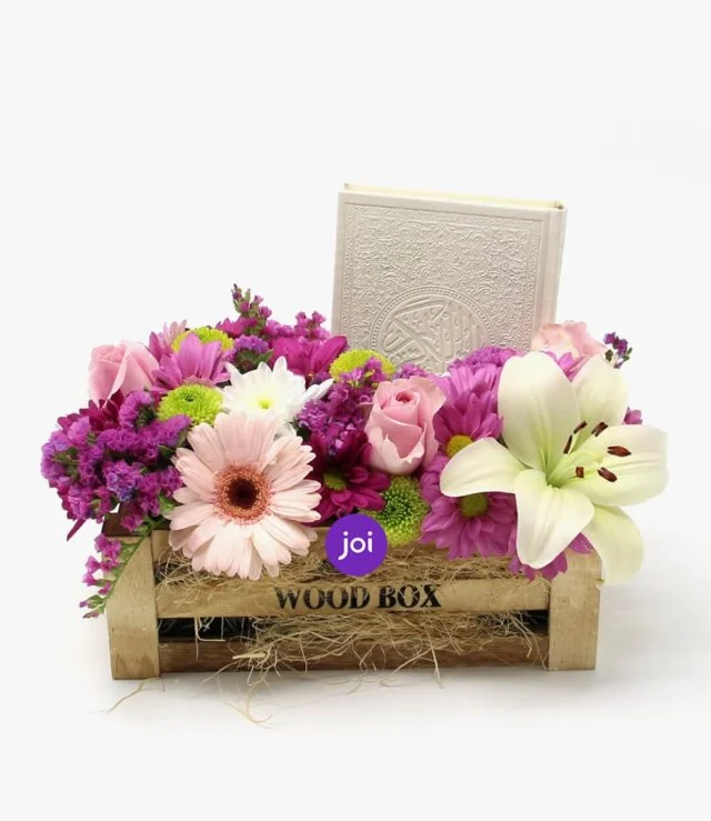 صندوق خشبي به زهور ومصحف القرآن الكريم (أبيض)