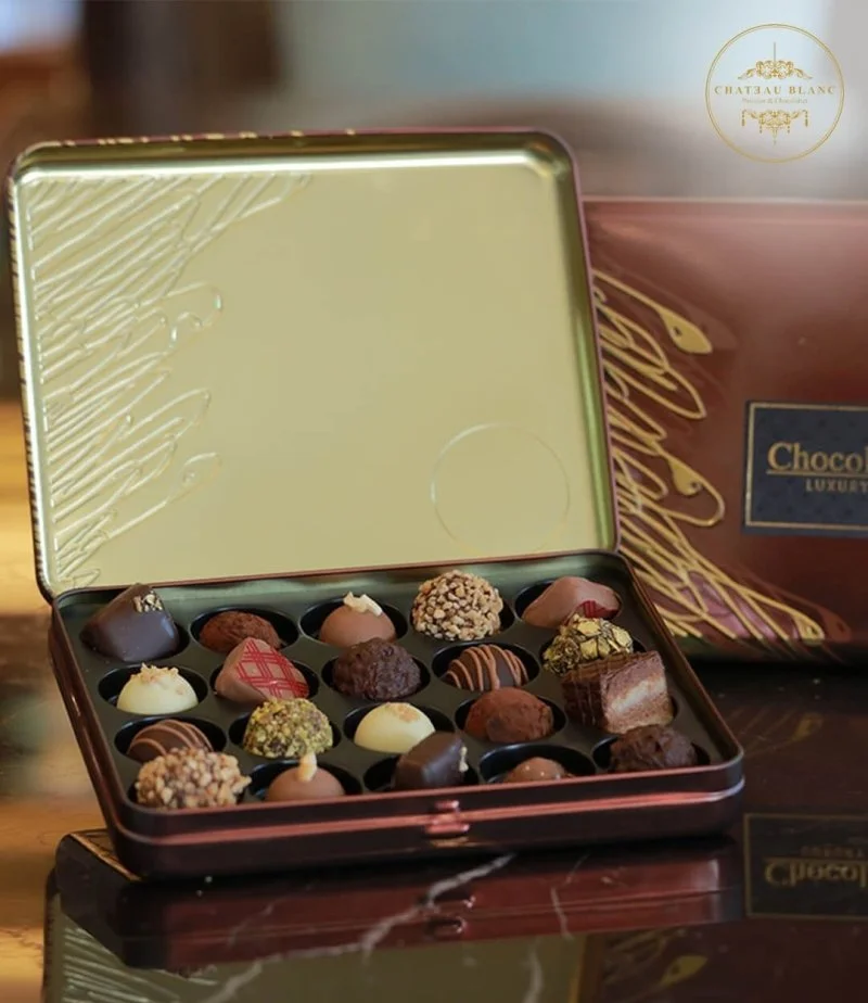 صندوق حلوى البرالين من شاتو بلانك (صندوق معدني - 20 قطعة) 