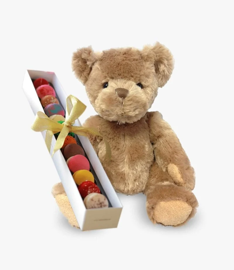 صندوق من حلوى الماكرون من شاتو بلانك (12 قطعة) ودمية الدب تشاندلر (ك) 