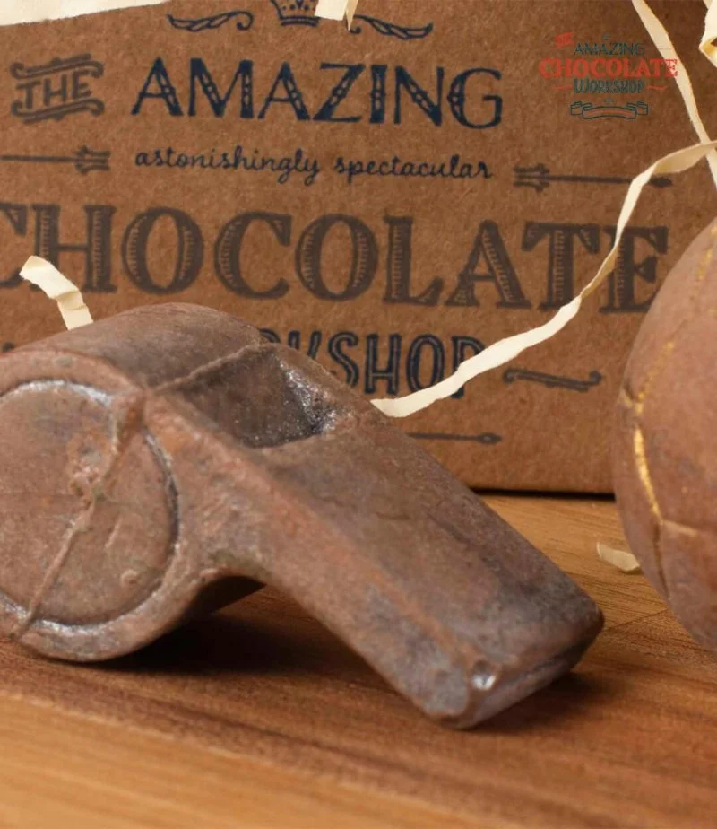 شوكولاتة بأشكال كرة وصفارة من زا اميزينج تشوكوليت وركشوب