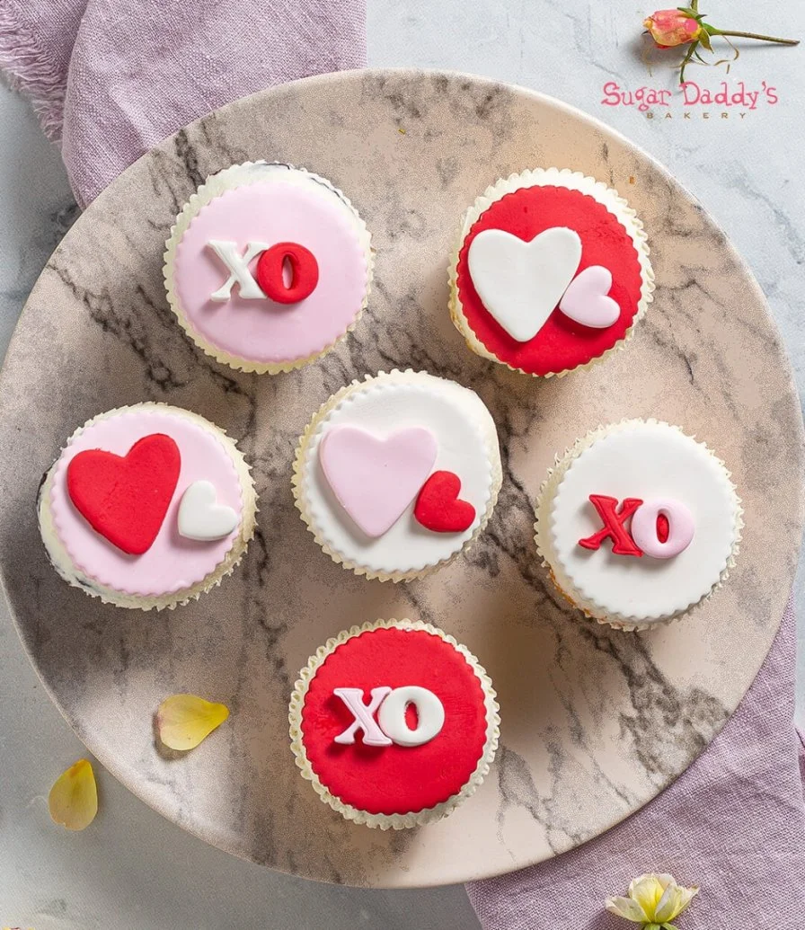 6 Assorted Xoxo Cupcakes By Sugar Daddy'S Bakery 
