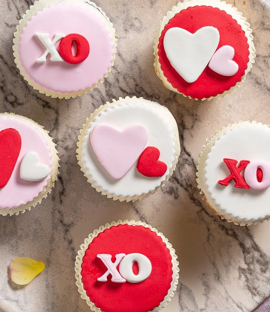 6 Assorted Xoxo Cupcakes By Sugar Daddy'S Bakery 