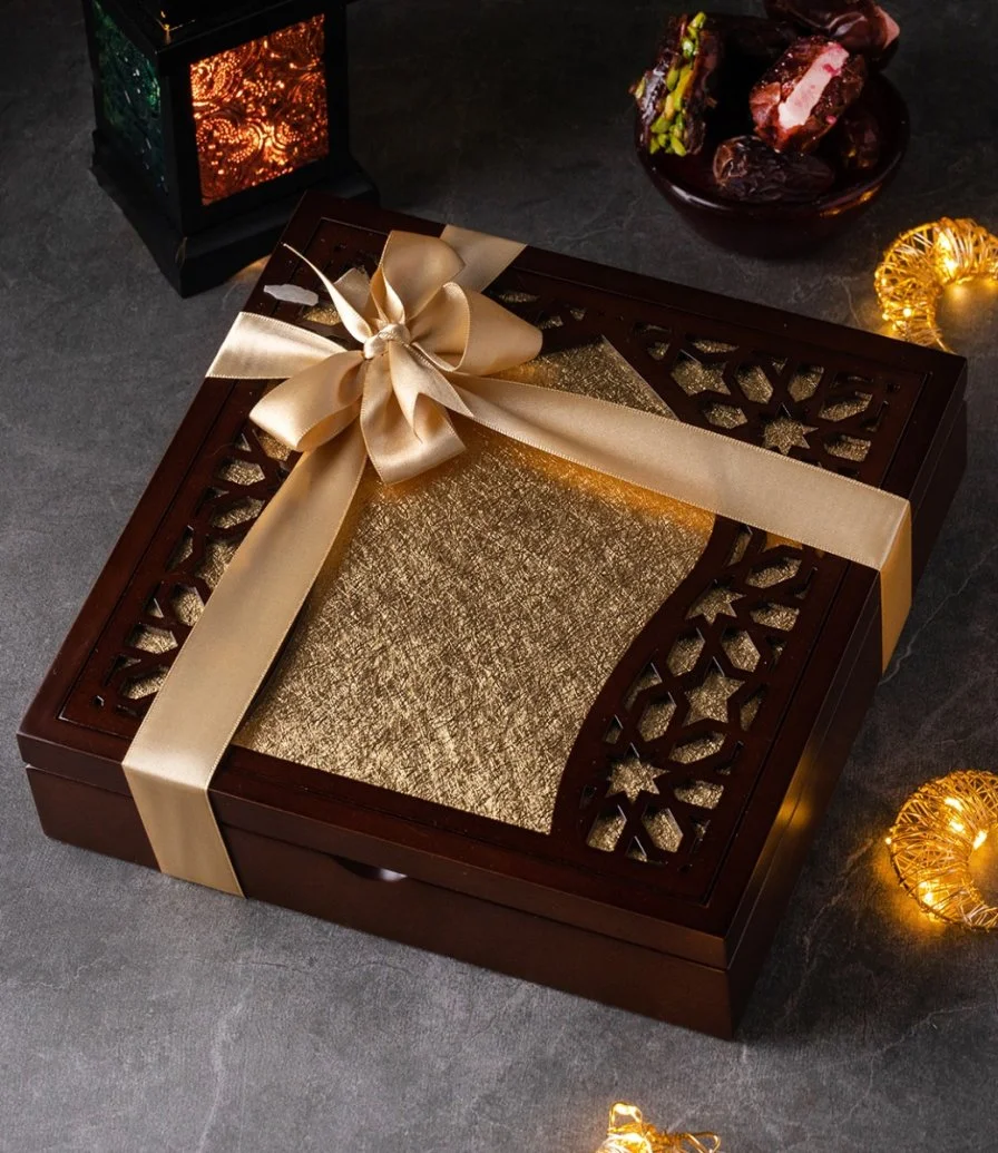 Assorted Dates Medium Luxury Wooden Ramadan/Eid Gift Box by Cake Social