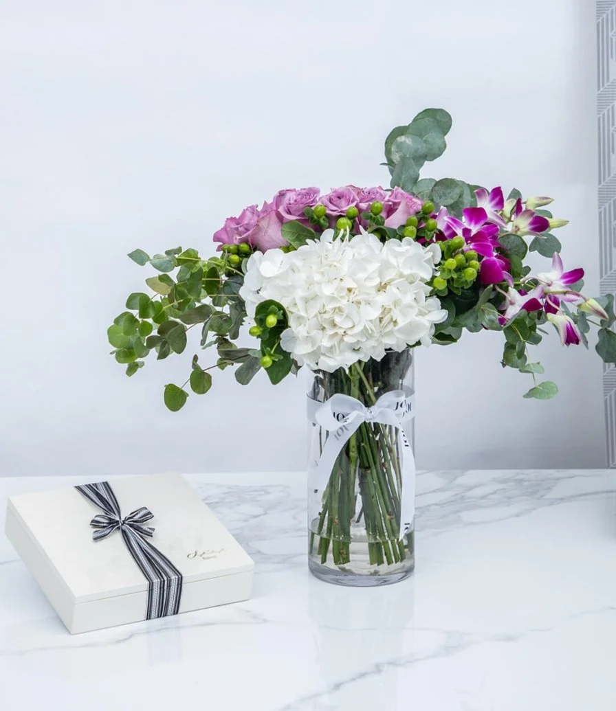 Dates Bundle by Bateel with Flowers Arrangement