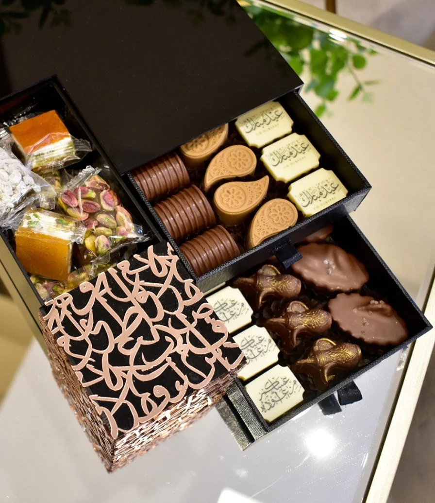 بوكس شوكولاتة العيد مع زخرفة بالخطوط العربية من فيكتوريان