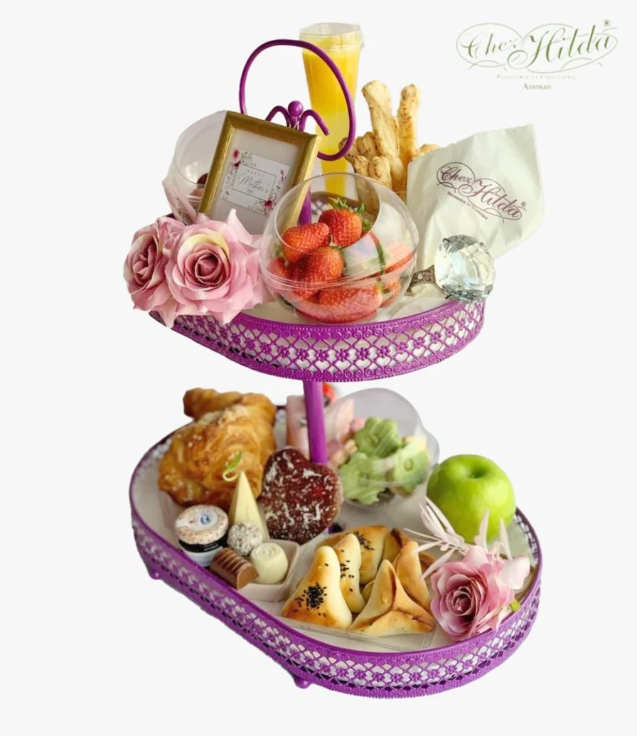Elegant mothers day beakfast tray by Chez Hilda