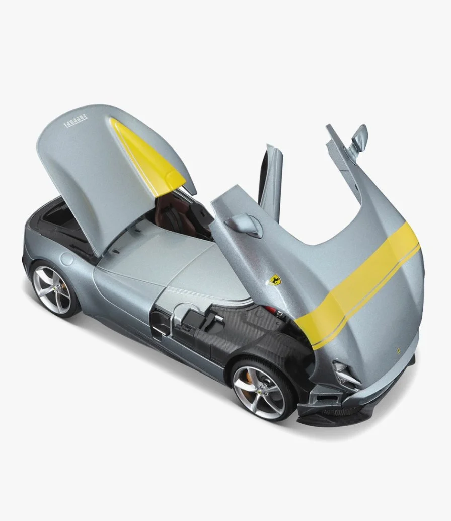 "سيارة فيراري مونزا إس بي 1 فضي مع خطوط صفراء ، نموذج سيارة مصبوب مقاس 1:18 "