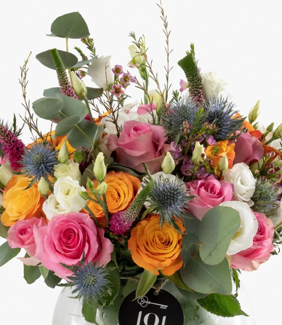 باقة هدايا تنسيق زهور وبوكس ألوان ​​وسط من بتيل