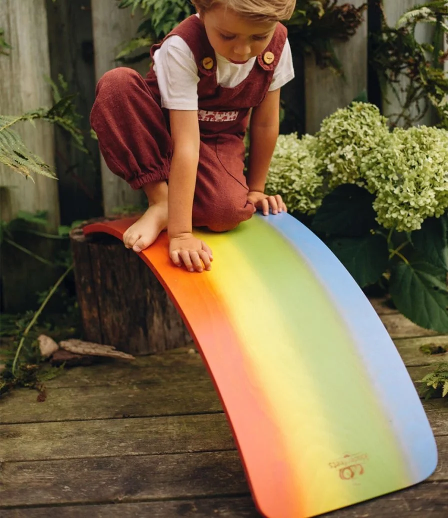مسند الأطفال من كيندرفيتس - بألوان قوس قزح