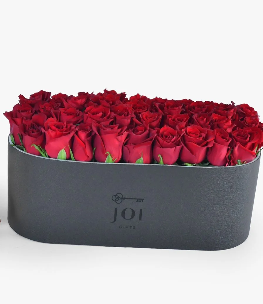 بوكس جلد من الورود الحمراء مع مكعبات الكراميل صغير من فهدة سويتس