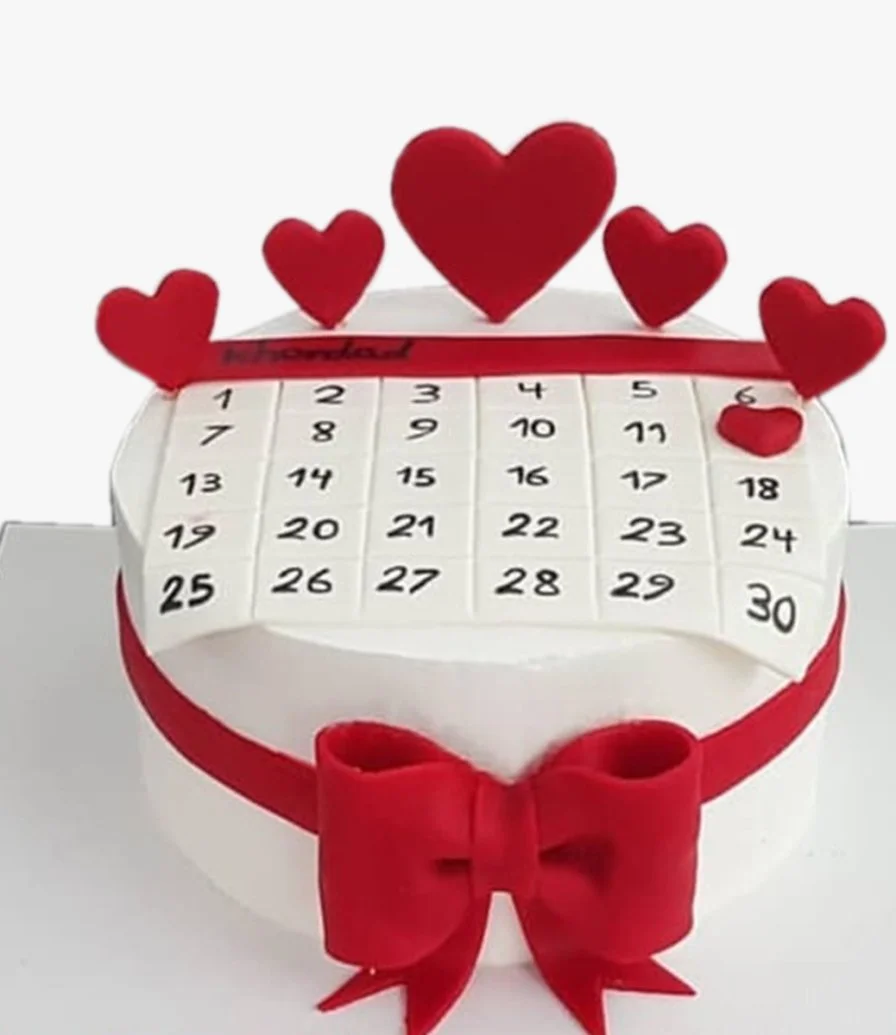 كيكة عيد الحب بتصميم قلوب وتاريخ من سيسيل