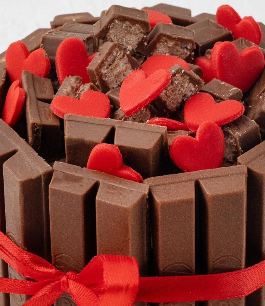 Mini KitKat Crunch Valentine's Cake by Cake Social