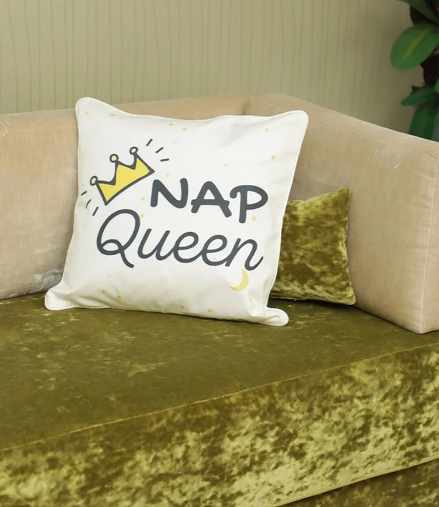 وسادة بطباعة "ملكة النوم"