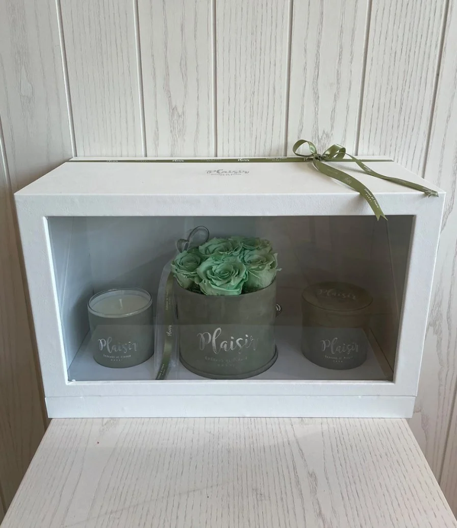 صندوق هدايا أخضر زيتوني تريو مع 6 وردات طويلة العمر من بليزير 