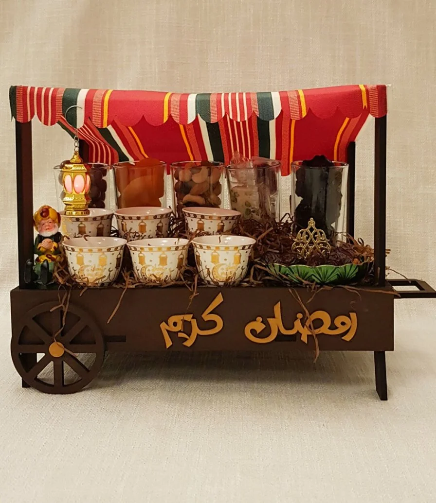 عربة رمضان كريم الخشبية
