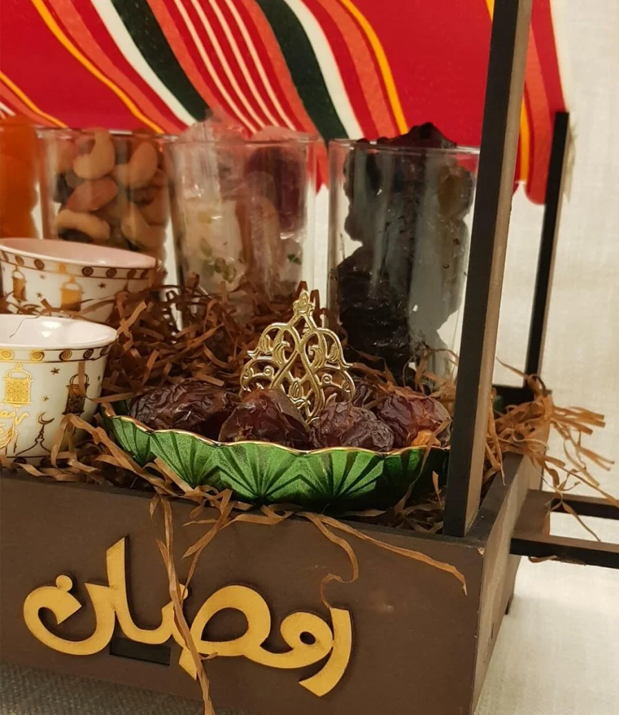 عربة رمضان كريم الخشبية