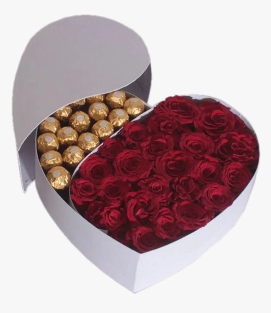 صندوق شوكولاتة وورود حمراء على شكل قلب 