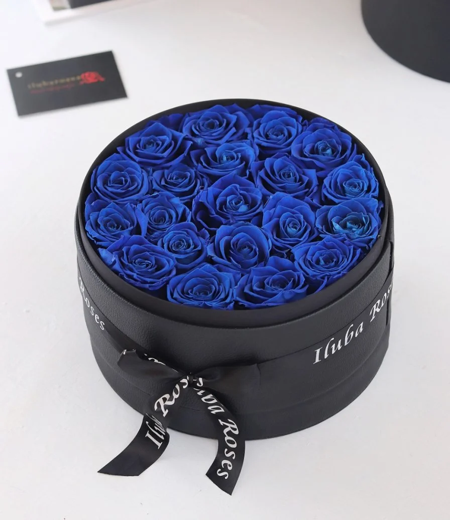 Round-Shaped Box of Preserved Blue Roses by iluba