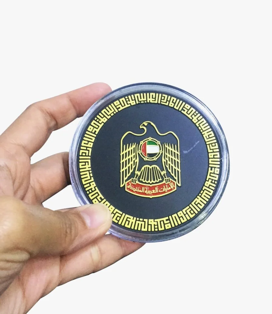 عملة روفاتي باللون الأسود بتصميم شعار الإمارات