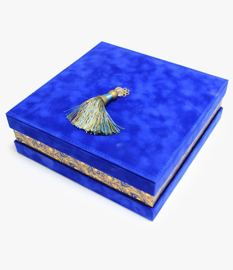 صندوق تمر بتصميم طاووس باللون الأزرق الملكي