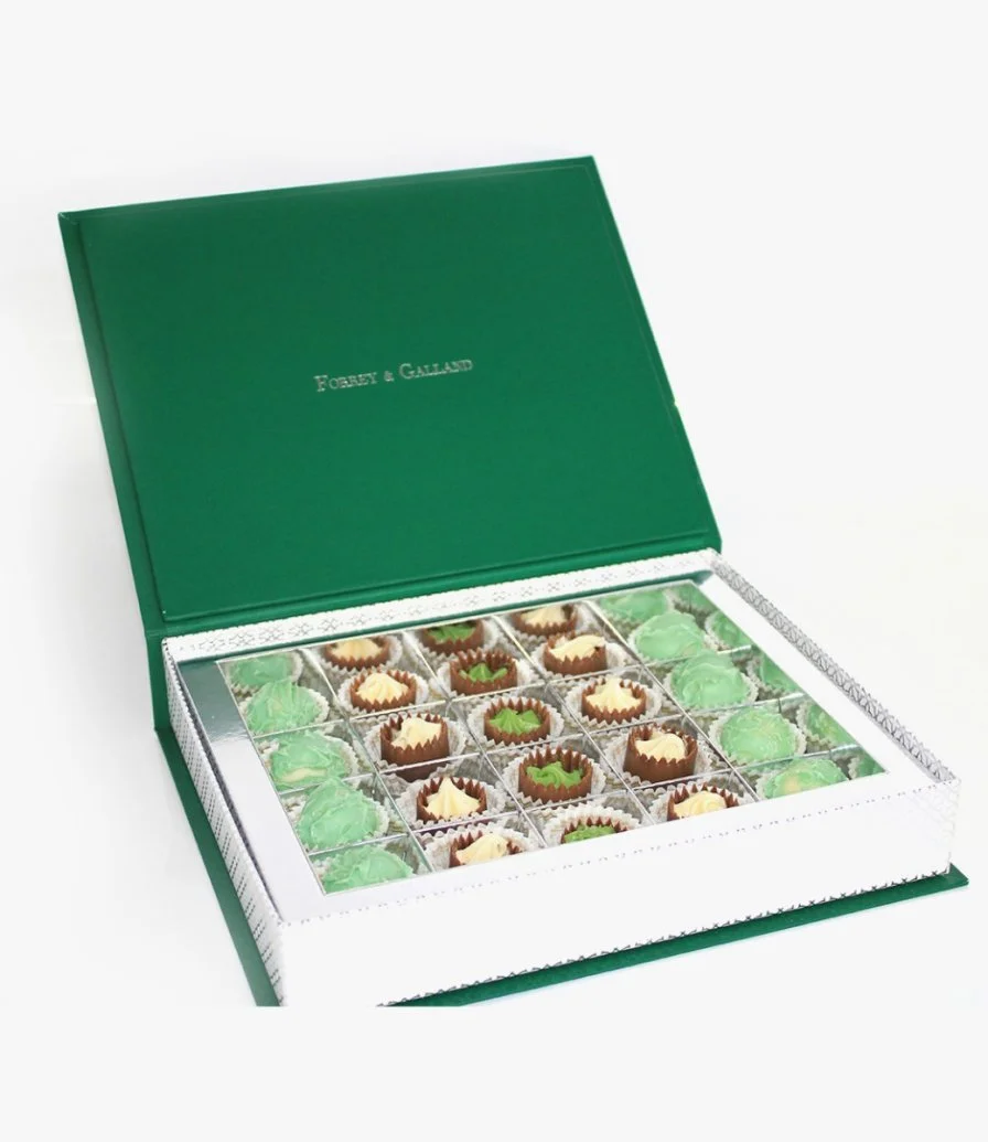 صندوق شوكولاتة بشكل كتاب لليوم الوطني السعودي