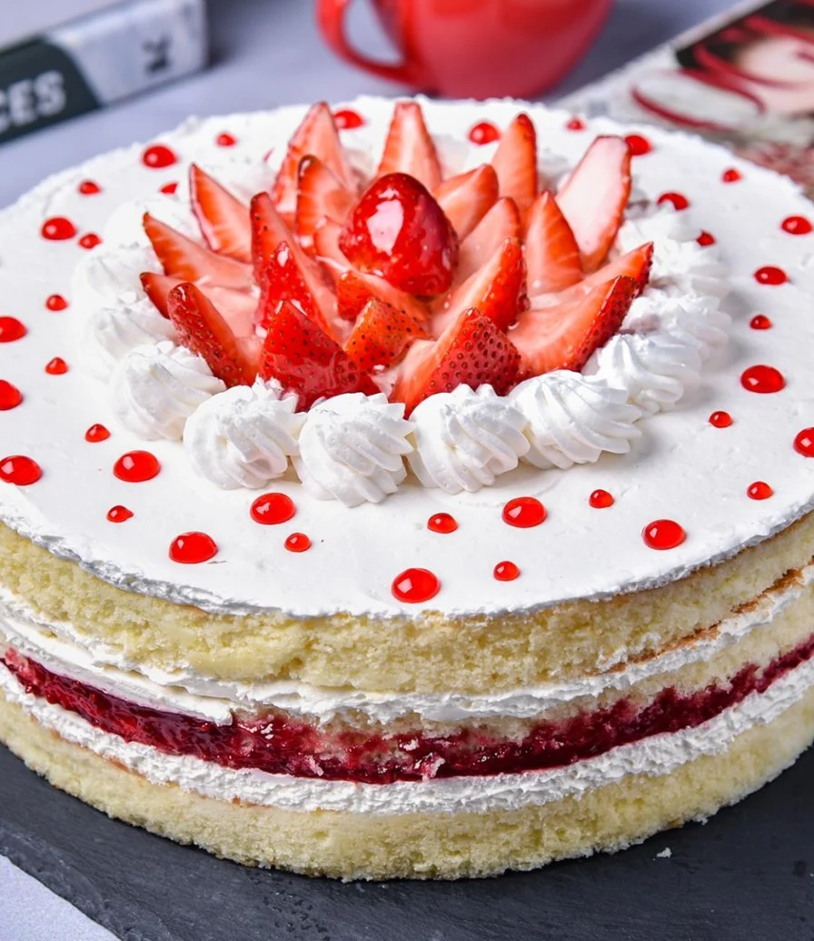 Strawberry Vanilla Cake 8 Pcs by La Mode