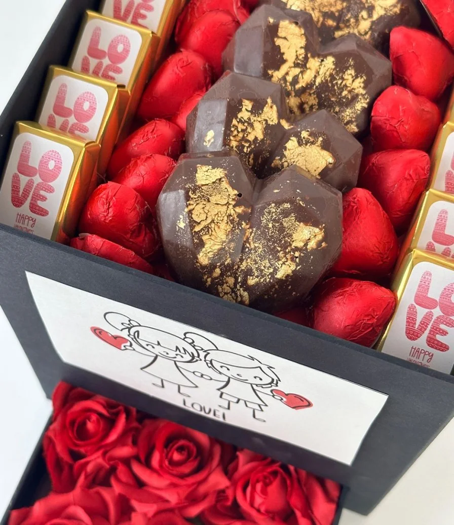 صندوق شوكولاتة عيد الحب مع درج من إيكلا