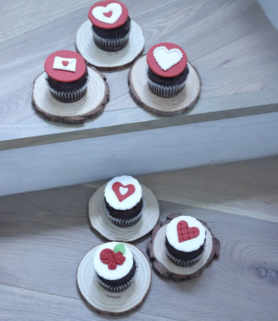 Valentine's Day Cupcakes by Pastel Cakes 