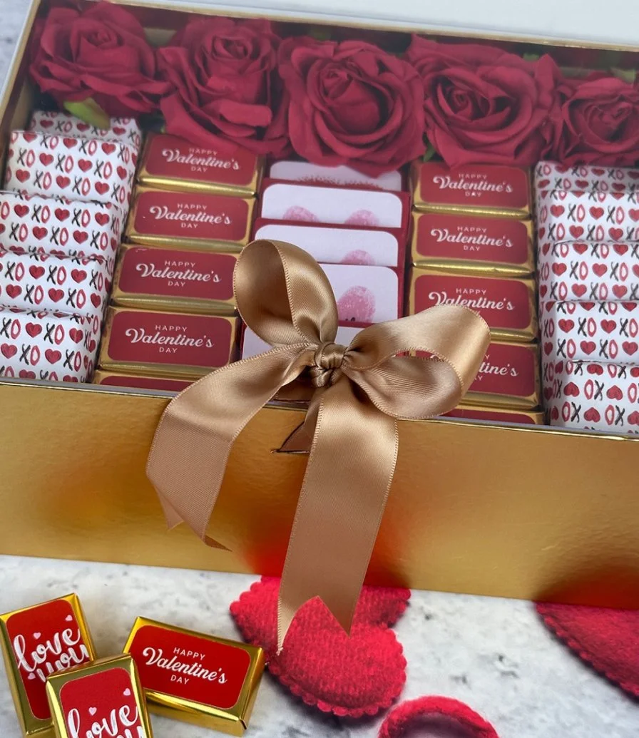 صندوق شوكولاتة عيد الحب ذهبي مع غطاء شفاف من إيكلا 