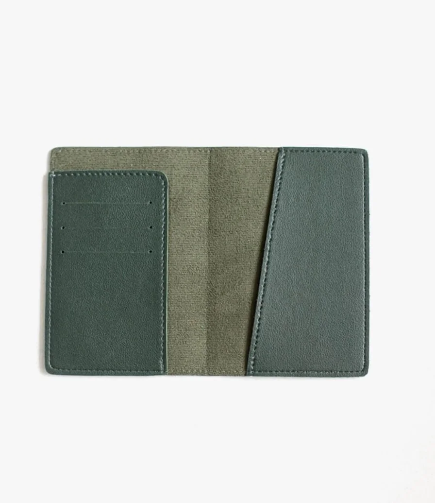 غطاء جواز السفر المصنوع من الجلد النباتي - زيتوني أخضر من رويال بيدج كو