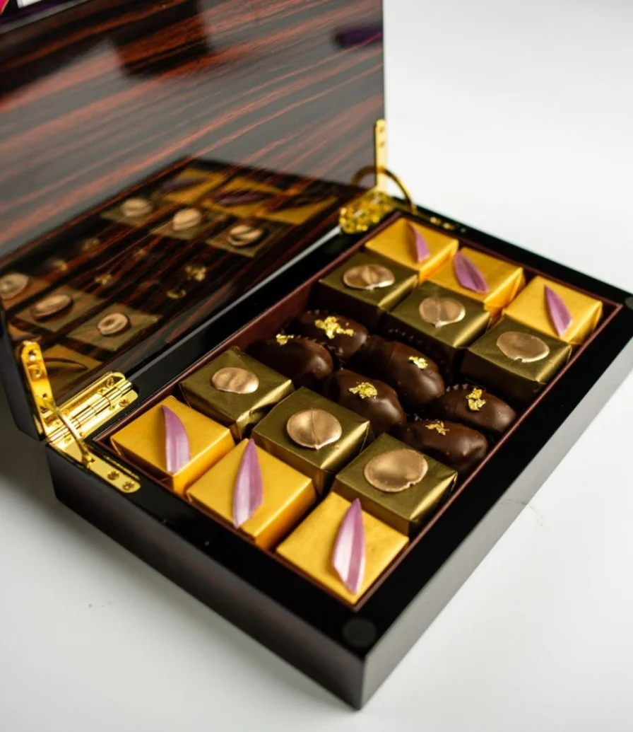 صندوق ديوالي خشبي في أي بي مع الشوكولاتة وتمور الشوكولاتة من ديت روم